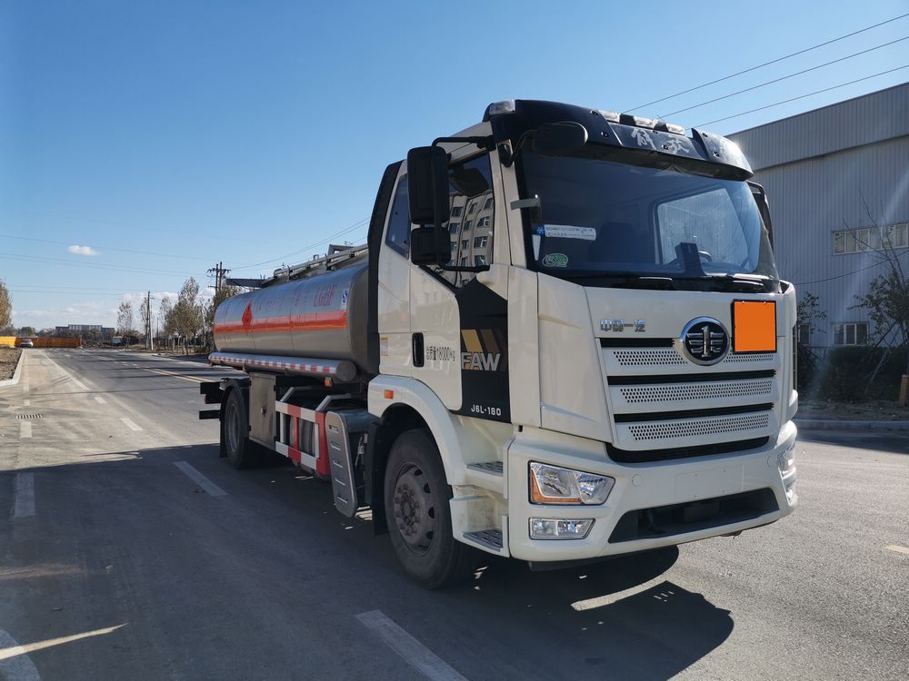 耐力牌KSZ5182GJY加油車(chē)