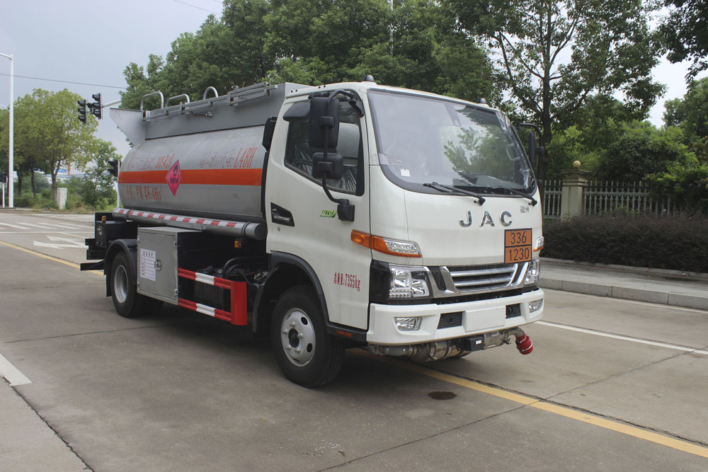 潤(rùn)知星牌SCS5071GRYHFC6易燃液體罐式運(yùn)輸車