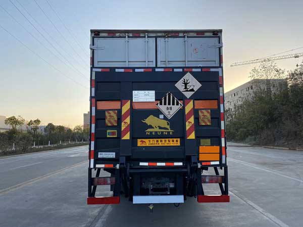 楚勝牌CSC5266XZWZ6雜項(xiàng)危險(xiǎn)物品廂式運(yùn)輸車公告圖片