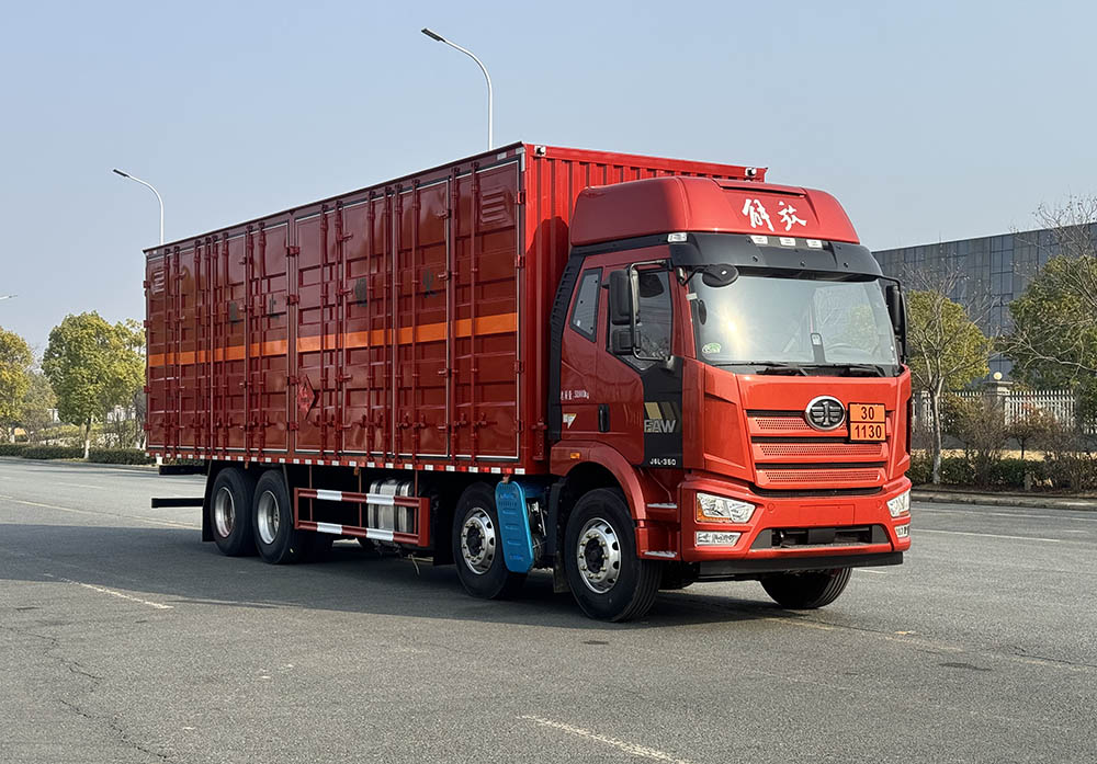 豐霸牌STD5320XRYCA6易燃液體廂式運輸車