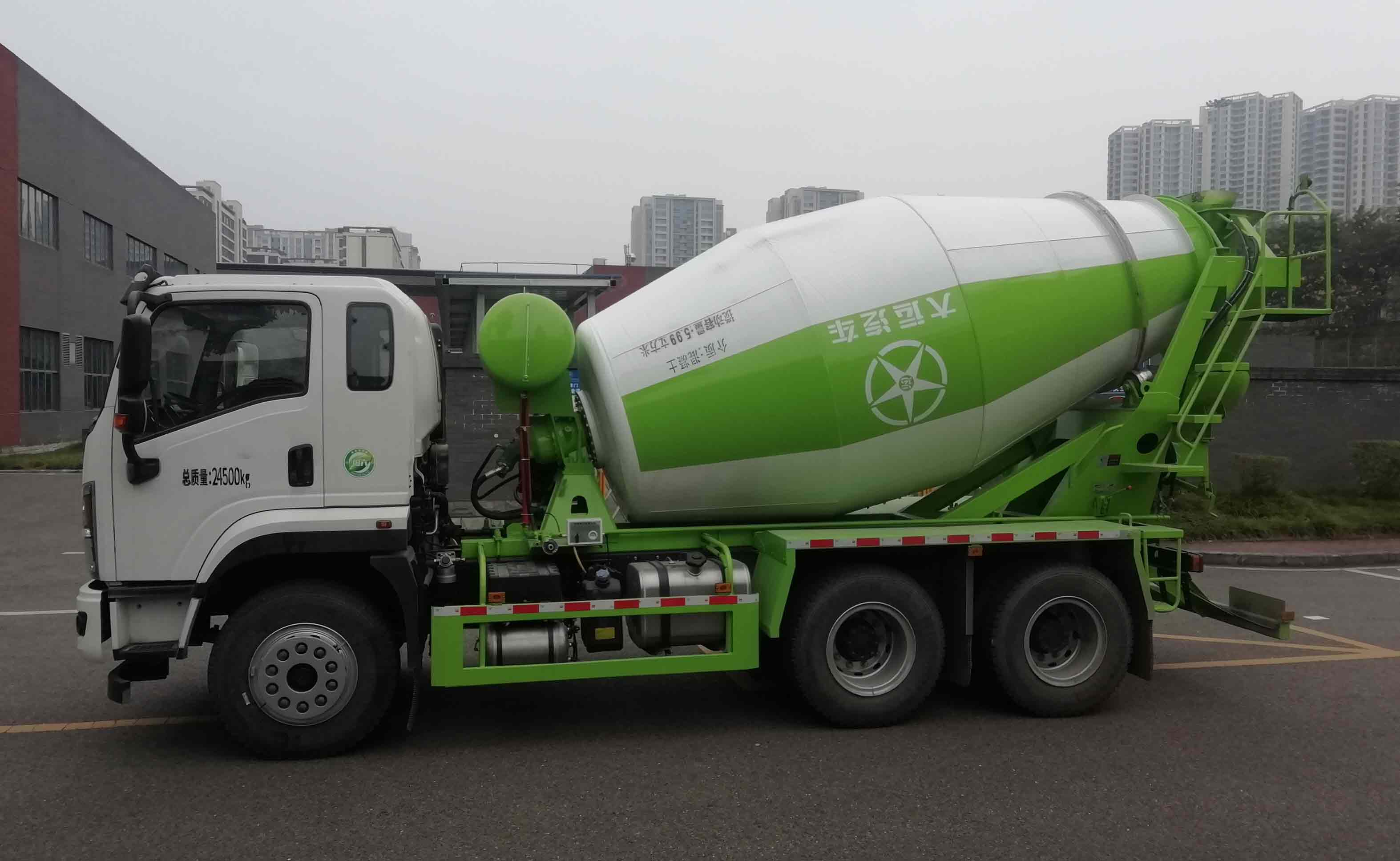 大運(yùn)牌DYQ5243GJBD6DB混凝土攪拌運(yùn)輸車公告圖片