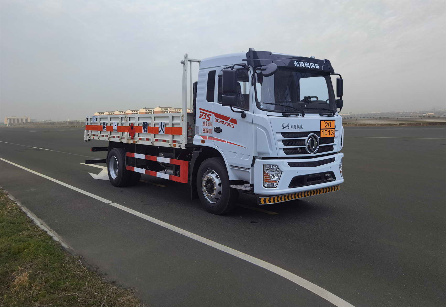 東風牌DFV5183TQPGP6D氣瓶運輸車