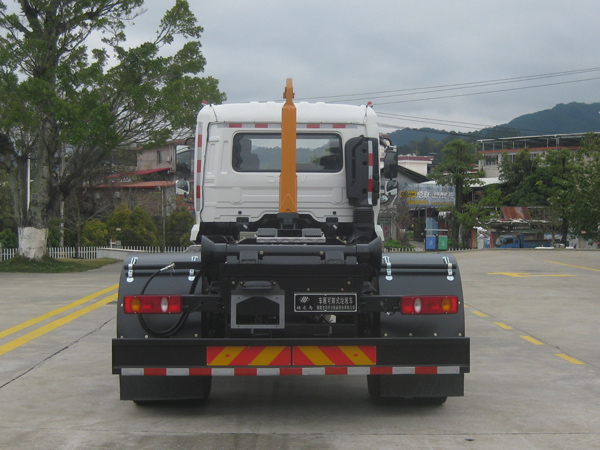 福龍馬牌FLM5182ZXXDF6車廂可卸式垃圾車公告圖片