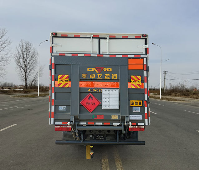 權(quán)駿牌JJJ5125XRQ易燃?xì)怏w廂式運(yùn)輸車公告圖片