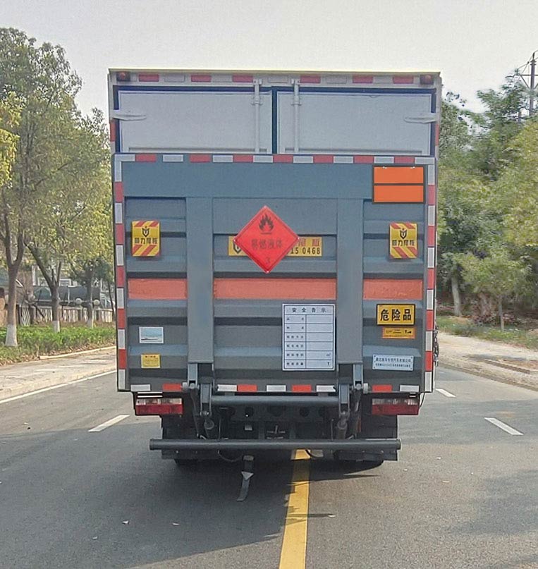 權(quán)駿牌JJJ5125XRY易燃液體廂式運輸車公告圖片