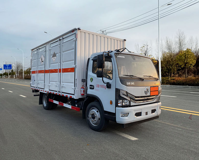 權(quán)駿牌JJJ5125XZW雜項危險物品廂式運輸車公告圖片