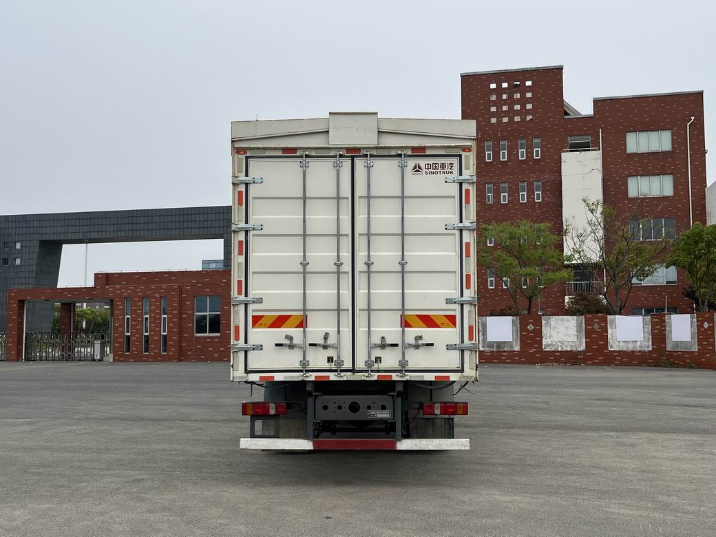 汕德卡牌ZZ5266XYKN56CHF1K翼開啟廂式車公告圖片