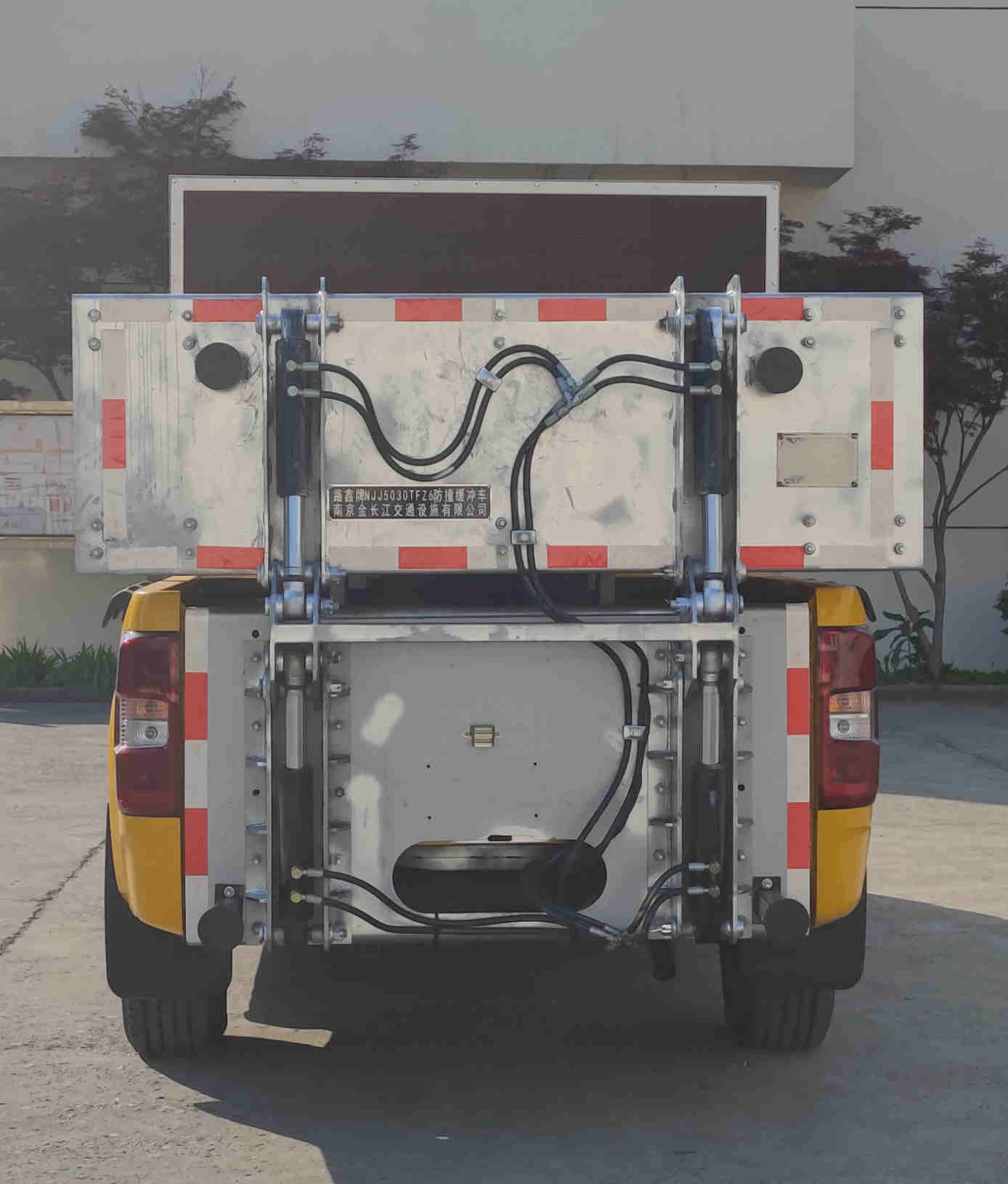 路鑫牌NJJ5030TFZ6防撞緩沖車公告圖片