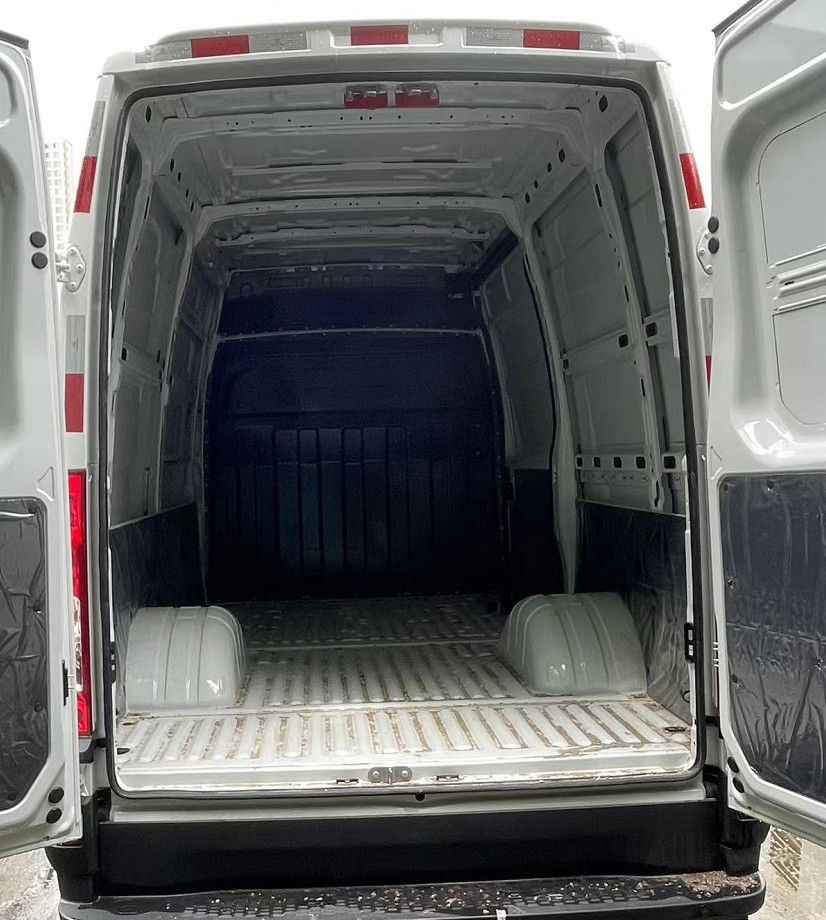 依維柯牌NJ5046XXYEQE4廂式運(yùn)輸車公告圖片