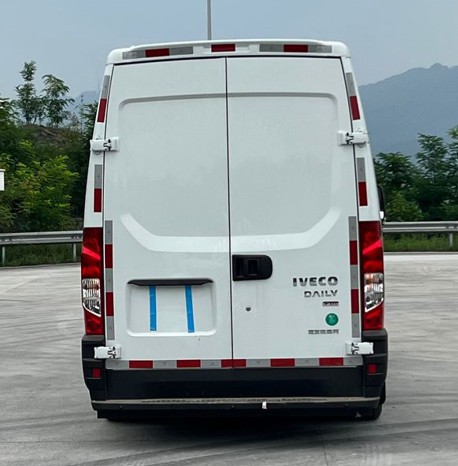 依維柯牌NJ5046XXYEQE4廂式運(yùn)輸車公告圖片