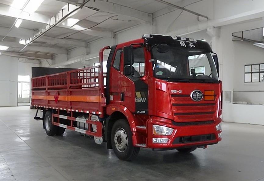 程力威牌CLW5181TQPCDP氣瓶運(yùn)輸車公告圖片