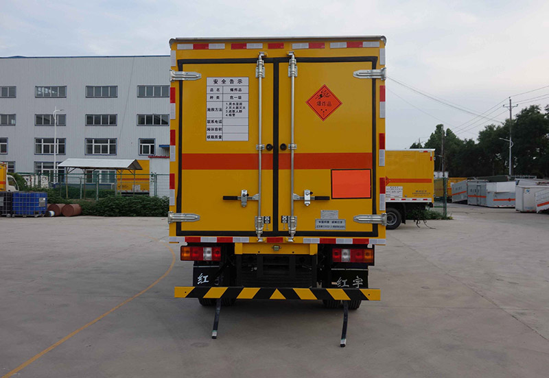 紅宇牌HYJ5040XQY-JX4爆破器材運(yùn)輸車(chē)公告圖片