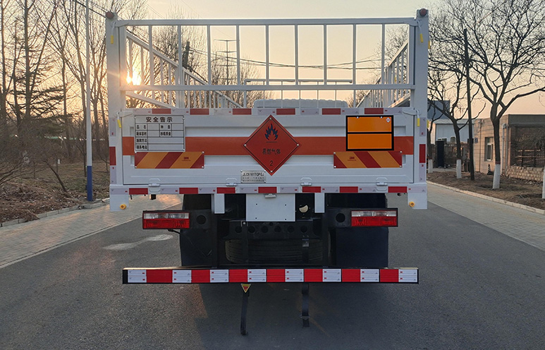 駝馬牌JLC5181TQPGJ氣瓶運(yùn)輸車公告圖片