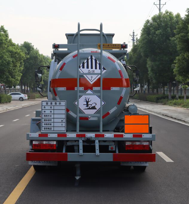 中汽力威牌HLW5120GZWEQ6雜項(xiàng)危險(xiǎn)物品罐式運(yùn)輸車公告圖片