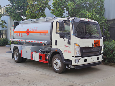 新東日牌YZR5127GRYZ6易燃液體罐式運(yùn)輸車