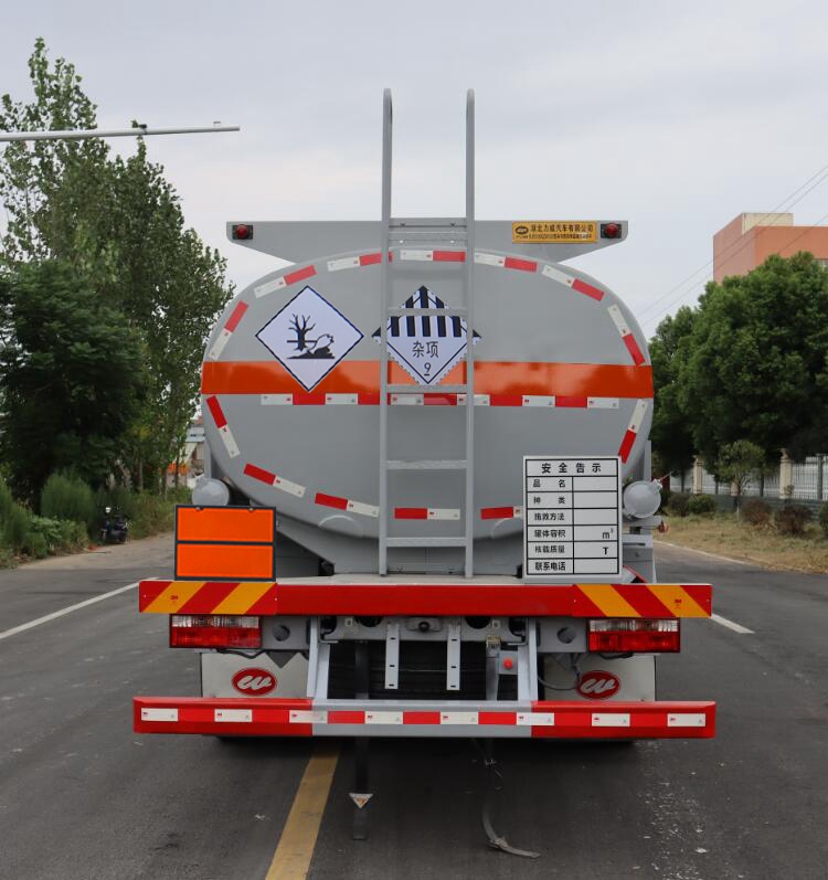 中汽力威牌HLW5181GZWEQ6雜項危險物品罐式運輸車公告圖片