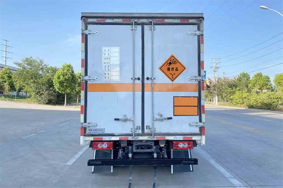 楚勝牌CSC5045XQYB6爆破器材運(yùn)輸車公告圖片