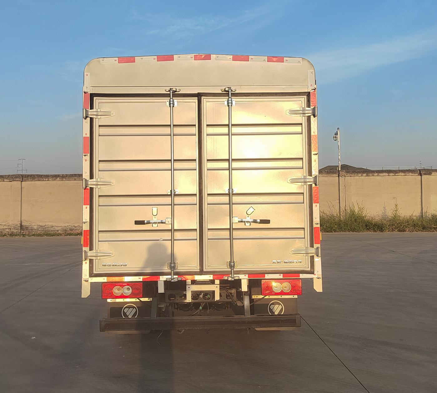 福田牌BJ5044CCY-5A倉柵式運(yùn)輸車公告圖片