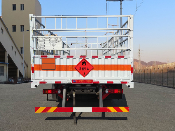 陸平機(jī)器牌LPC5180TQPC6氣瓶運(yùn)輸車公告圖片