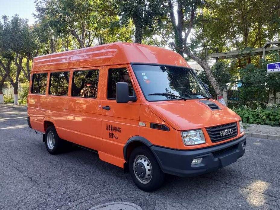 駝馬牌JLC5046XYBHG運兵車