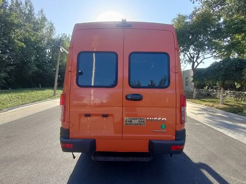 駝馬牌JLC5046XYBHG運(yùn)兵車公告圖片