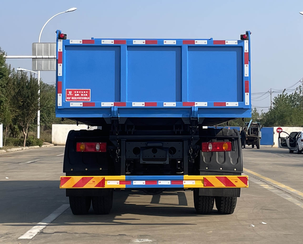 凱力風(fēng)牌KLF5182ZLJE6自卸式垃圾車公告圖片