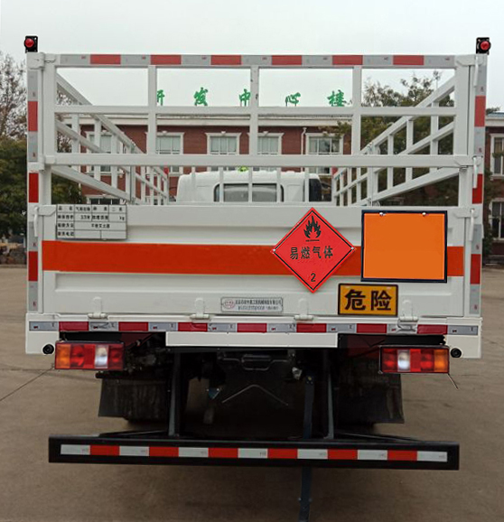 中燕牌BSZ5124TQPC6B氣瓶運(yùn)輸車公告圖片