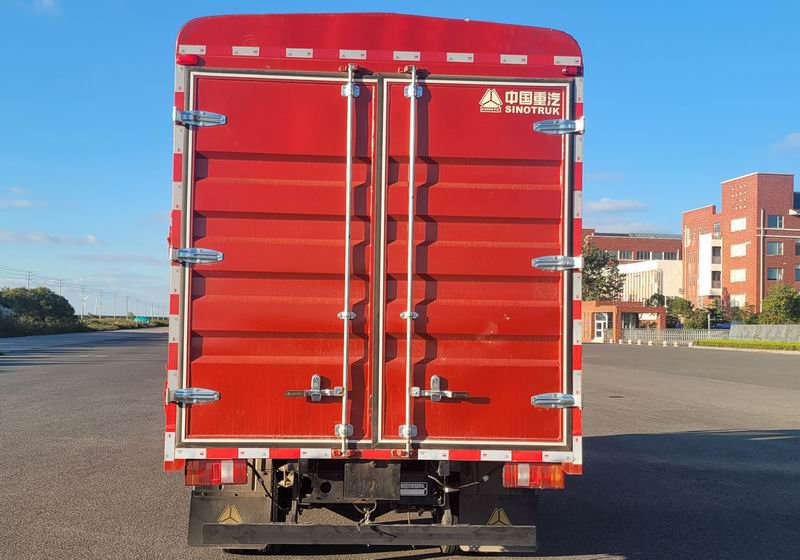 豪沃牌ZZ5047CCYF3115F145倉柵式運(yùn)輸車公告圖片