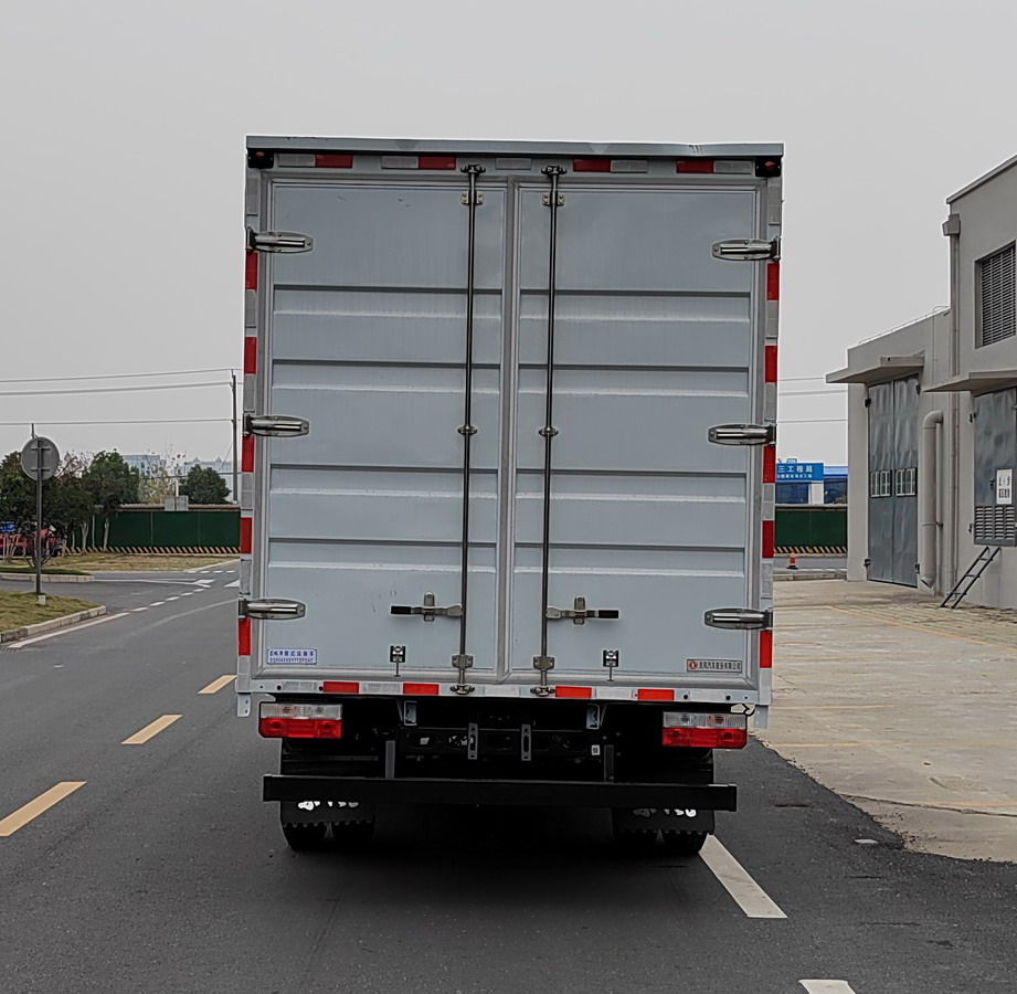 東風(fēng)牌EQ5040XXY7TDFDAC廂式運(yùn)輸車(chē)公告圖片