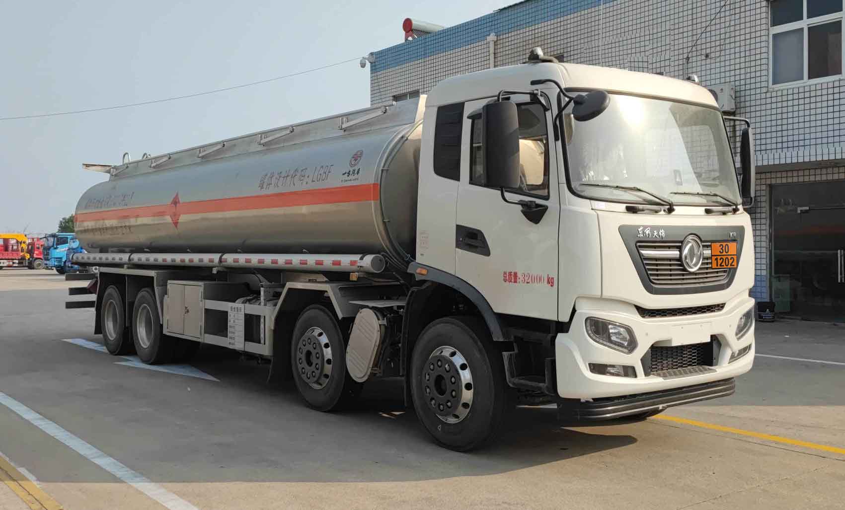 專致牌YZZ5321GYYLD6鋁合金運(yùn)油車公告圖片