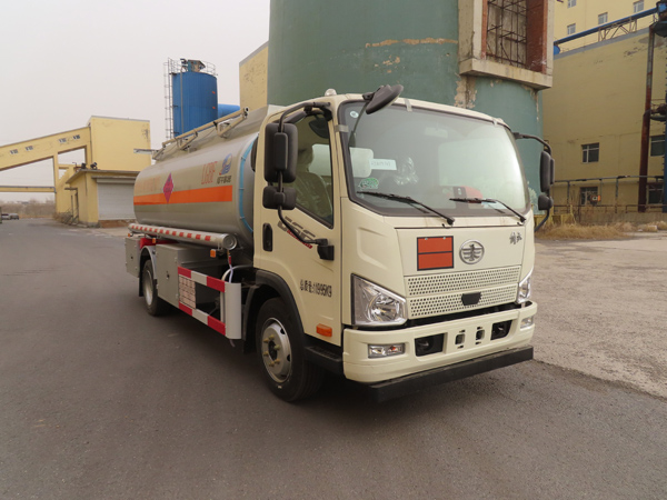 陸平機器牌LPC5121GJYC6加油車