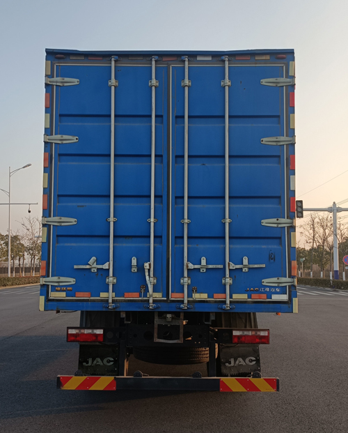 江淮牌HFC5150XXYB90K1E2S廂式運(yùn)輸車(chē)公告圖片