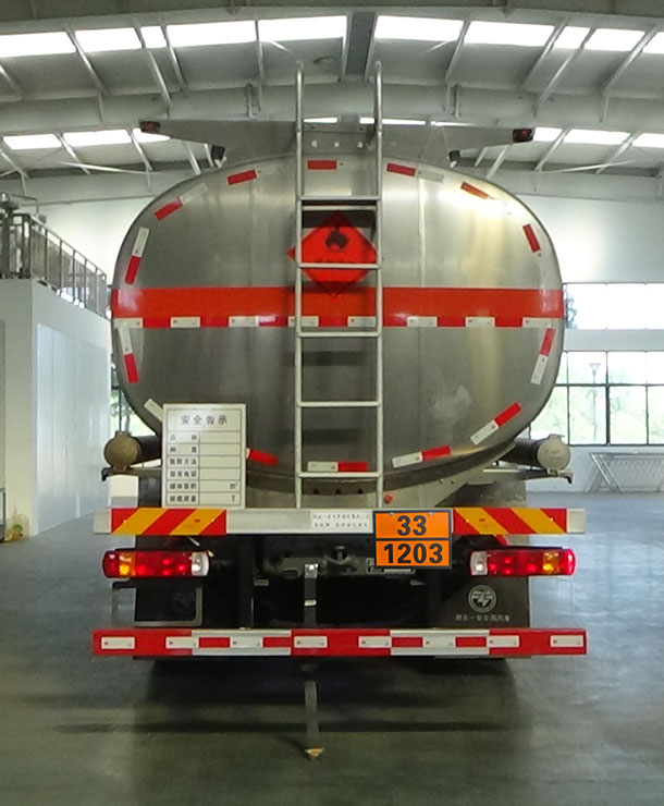 專(zhuān)致牌YZZ5320GYYLZ6A鋁合金運(yùn)油車(chē)公告圖片