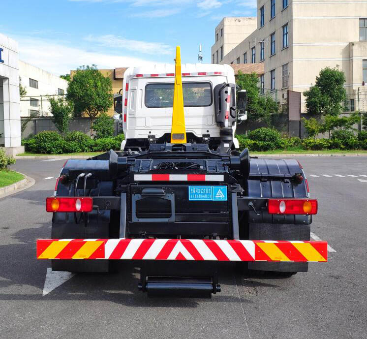 三力牌CGJ5180ZXXDFE6D車(chē)廂可卸式垃圾車(chē)公告圖片