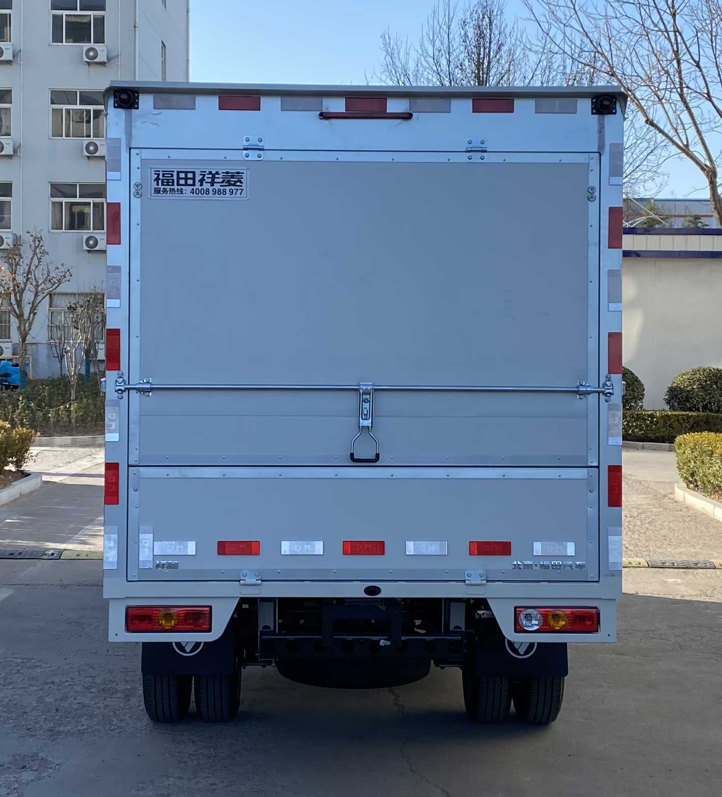 福田牌BJ5030XYK4AV8-42翼開啟廂式車公告圖片