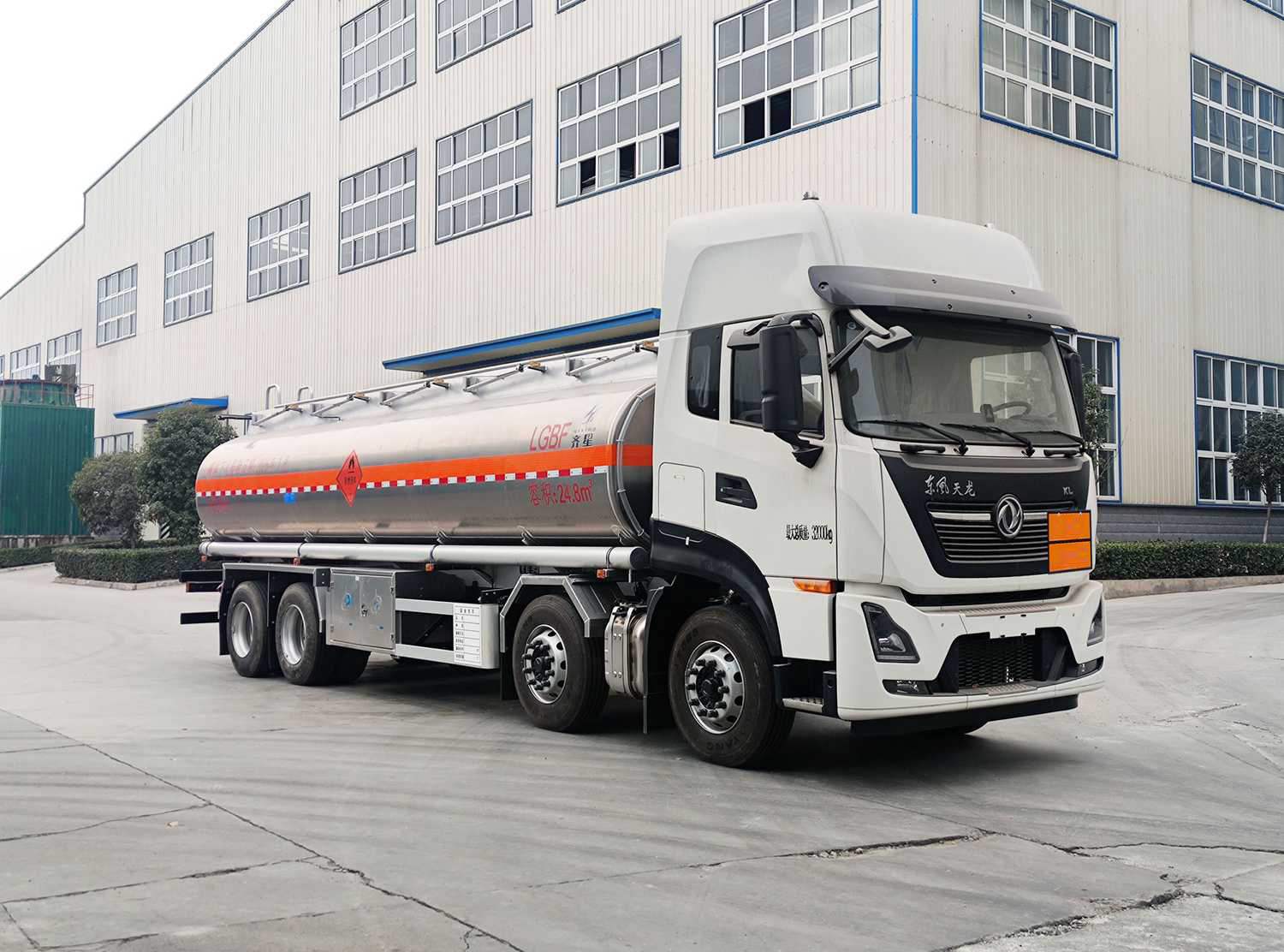 QXC5320GYYD6型鋁合金運(yùn)油車圖片