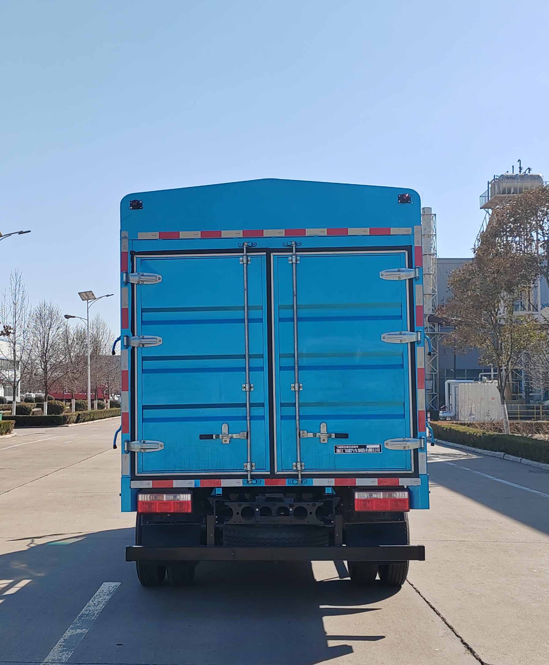 飛碟牌FD5122CCYW63K6-1倉(cāng)柵式運(yùn)輸車公告圖片