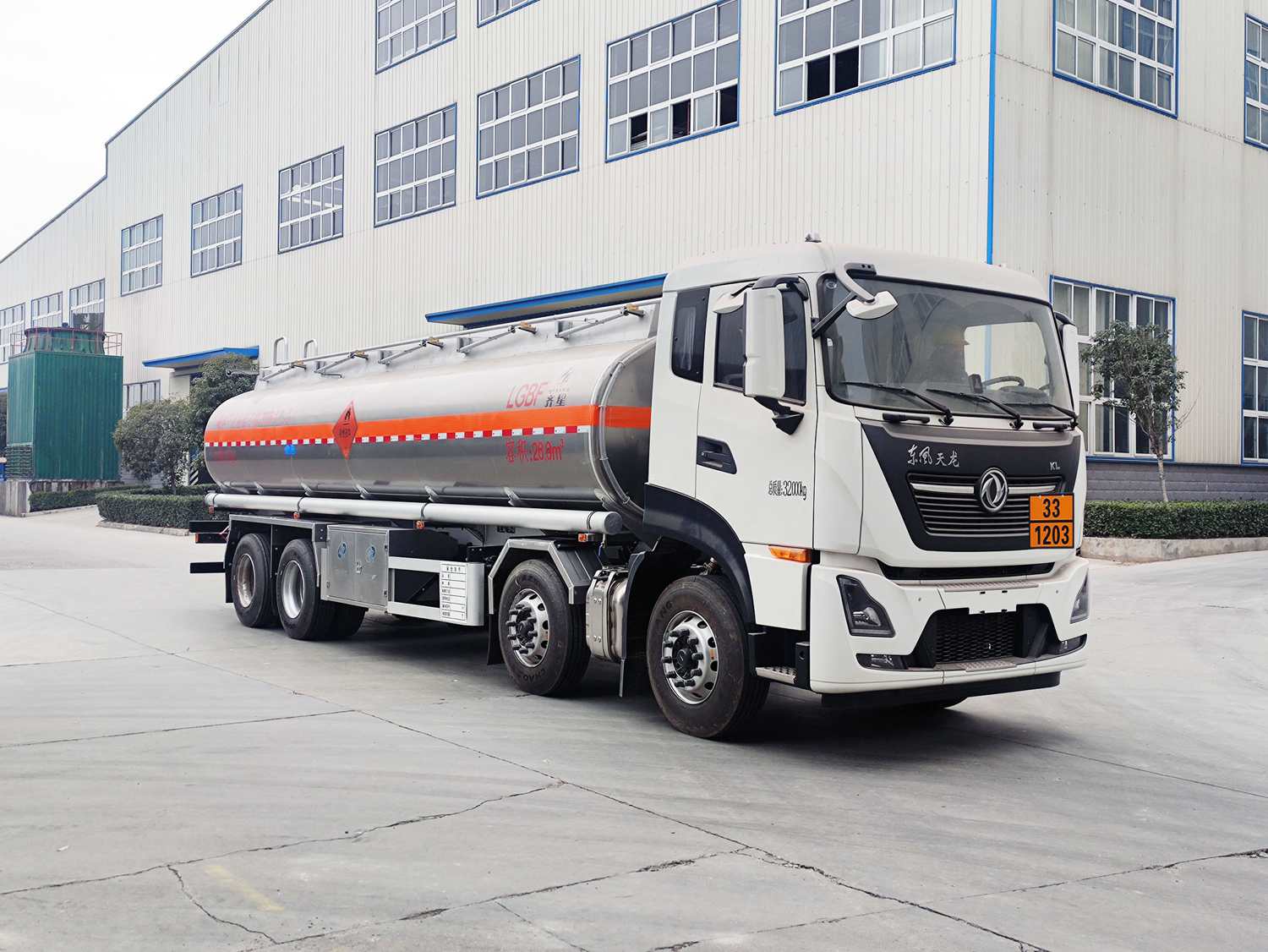 QXC5321GYYD6型鋁合金運(yùn)油車圖片