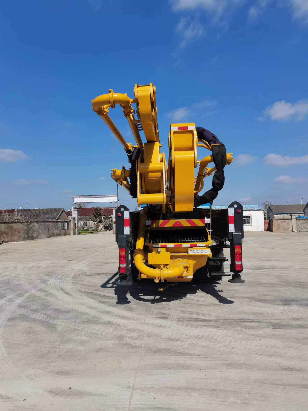 柳工牌LGP5550THB混凝土泵車公告圖片