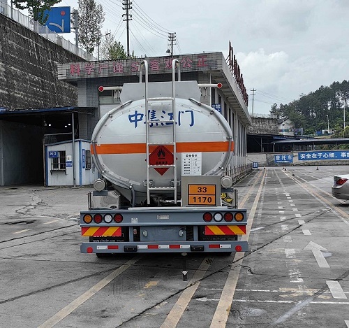 中集牌ZJV5180GRYJMDF易燃液體罐式運(yùn)輸車公告圖片