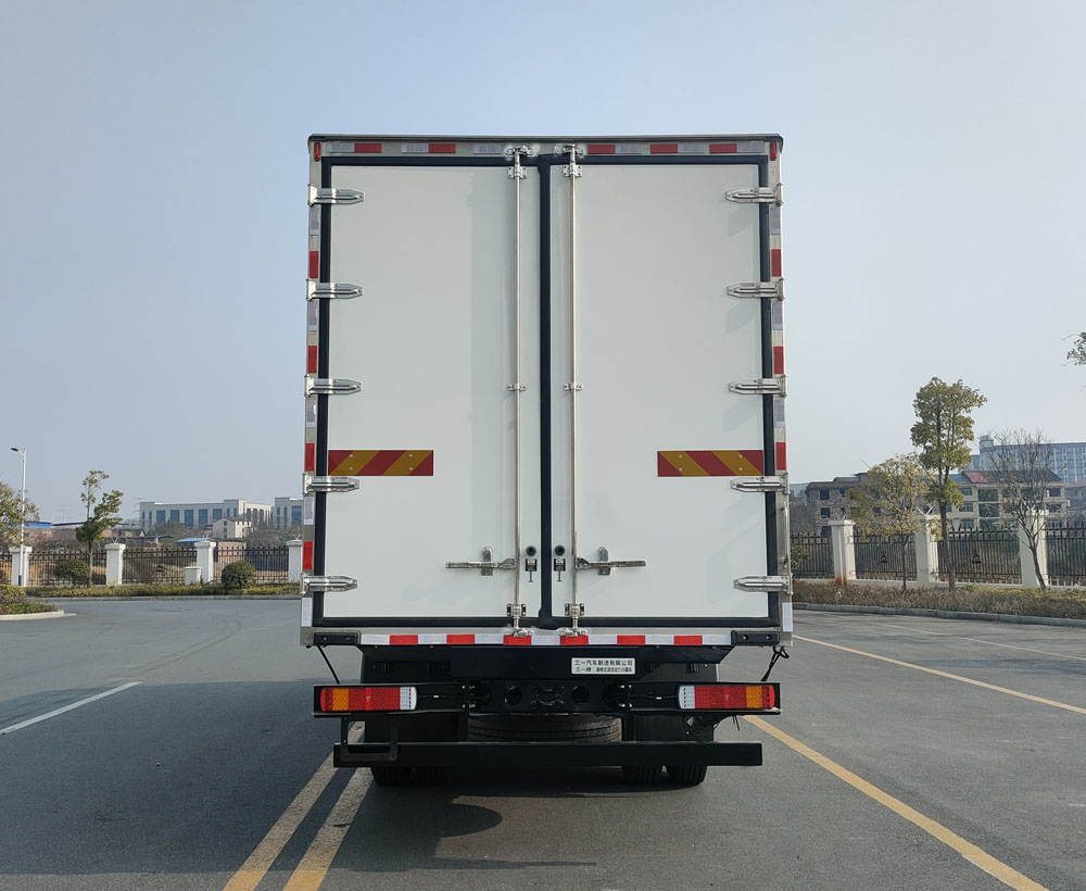 三一牌SYM5180XLC1PHEV插電式混合動(dòng)力冷藏車公告圖片
