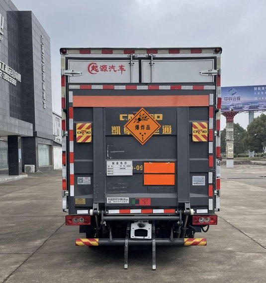 百捷牌QYY5044XQYBJ6爆破器材運(yùn)輸車公告圖片