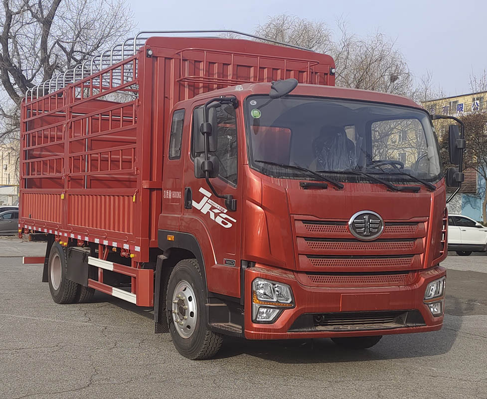 解放牌CA5180CCYP28K62L4E6A80倉(cāng)柵式運(yùn)輸車(chē)公告圖片