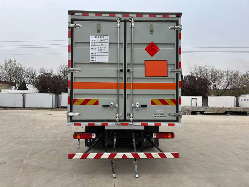 紅宇牌HYJ5180XRY-BJ易燃液體廂式運(yùn)輸車公告圖片
