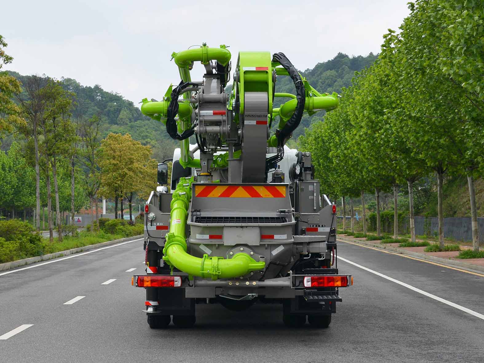 中聯(lián)牌ZLJ5200THBJF混凝土泵車(chē)公告圖片