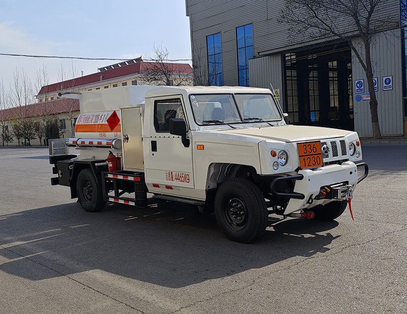 HHT5040GRY型易燃液體罐式運(yùn)輸車圖片