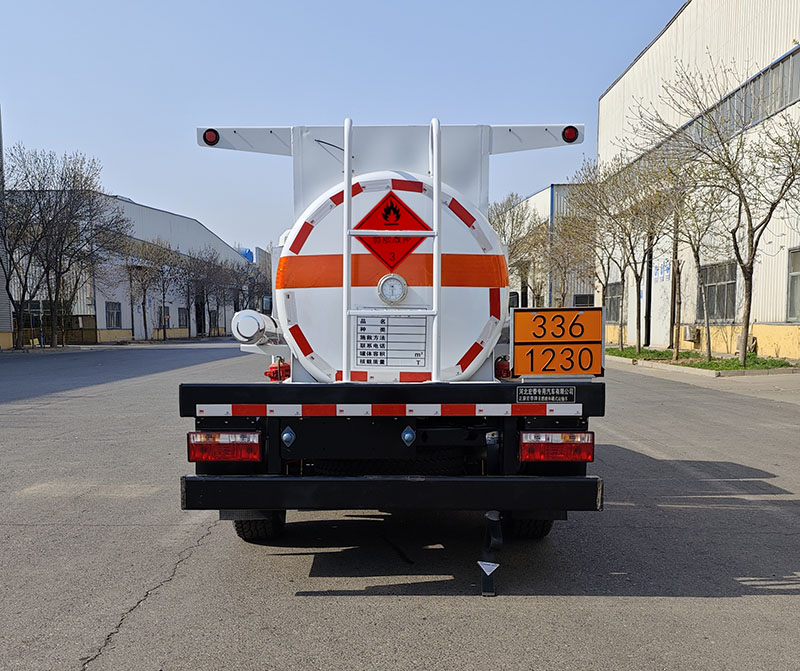 正康宏泰牌HHT5040GRY易燃液體罐式運輸車公告圖片