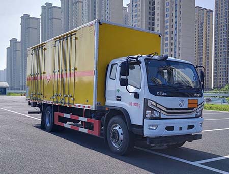 順風(fēng)智造牌SFZ5180XRYE6易燃液體廂式運(yùn)輸車(chē)公告圖片