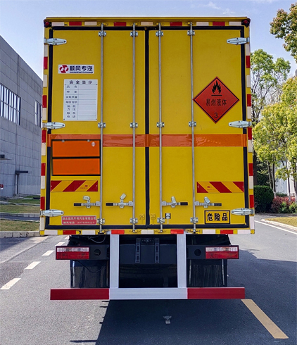 順風(fēng)智造牌SFZ5180XRYE6易燃液體廂式運(yùn)輸車(chē)公告圖片