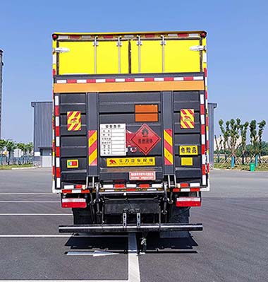 順風(fēng)智造牌SFZ5180XRYE6易燃液體廂式運(yùn)輸車(chē)公告圖片